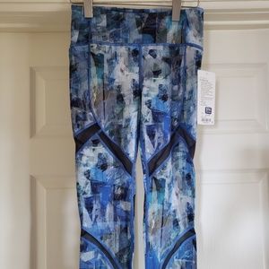 Lululemon On Pace Crop